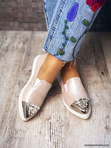 Код 3831 Слипоны MiuMiu с камнями. Натуральная кожа,металлический носо