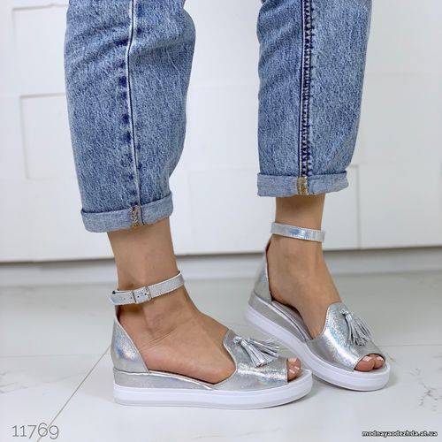 Код 11769 Босоножки = Tassels =, цвет: Голограмма , материал: НАТУР. К